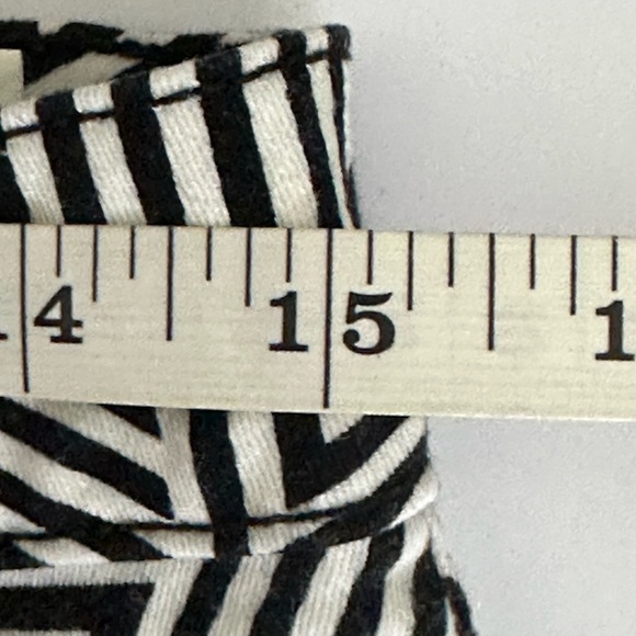 Sacred Virtue sz 9jr pants in an abstract black and white design. Like new. - Picture 4 of 14